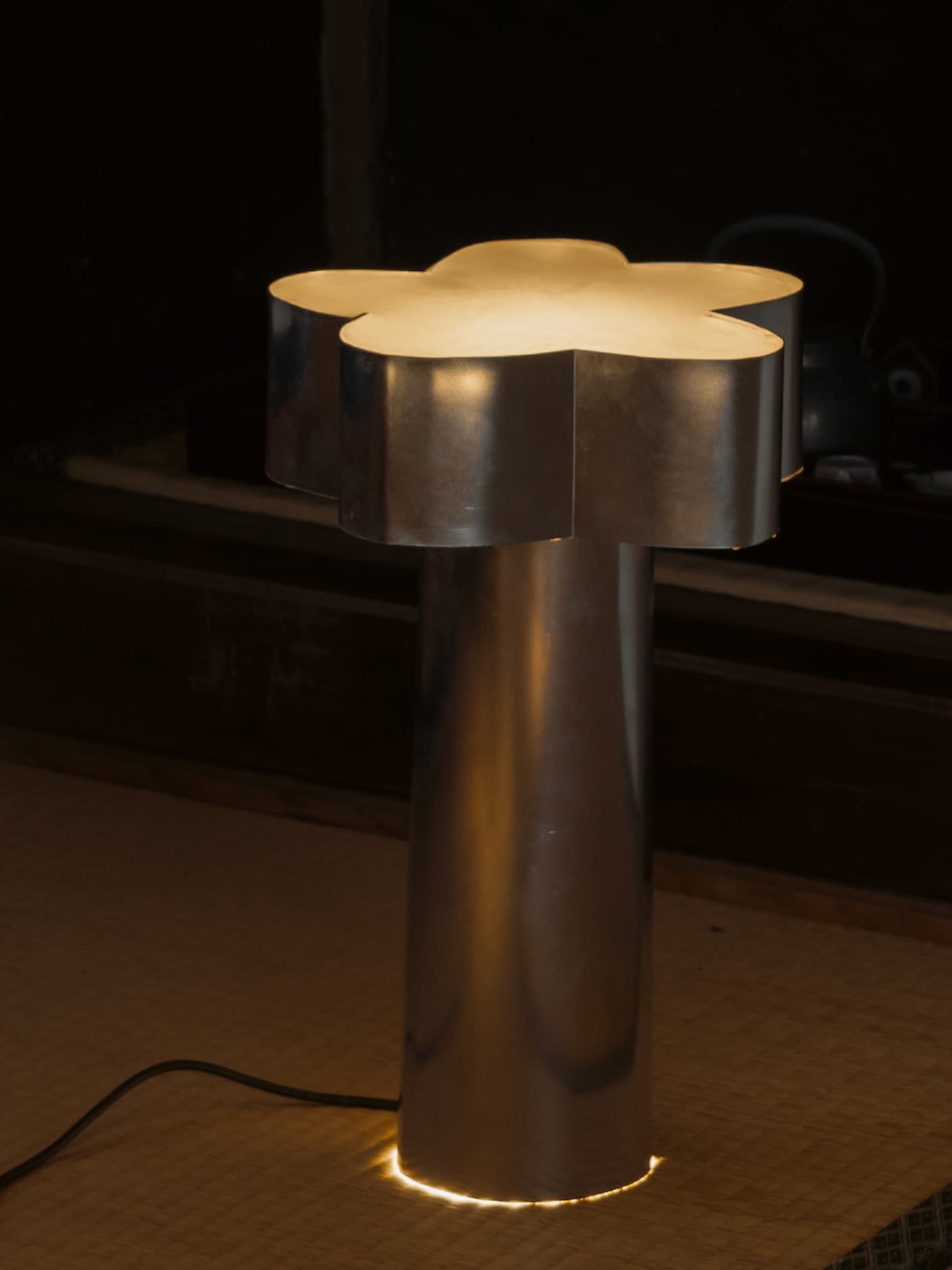 The ''Compass'' Flower Lamp image 0