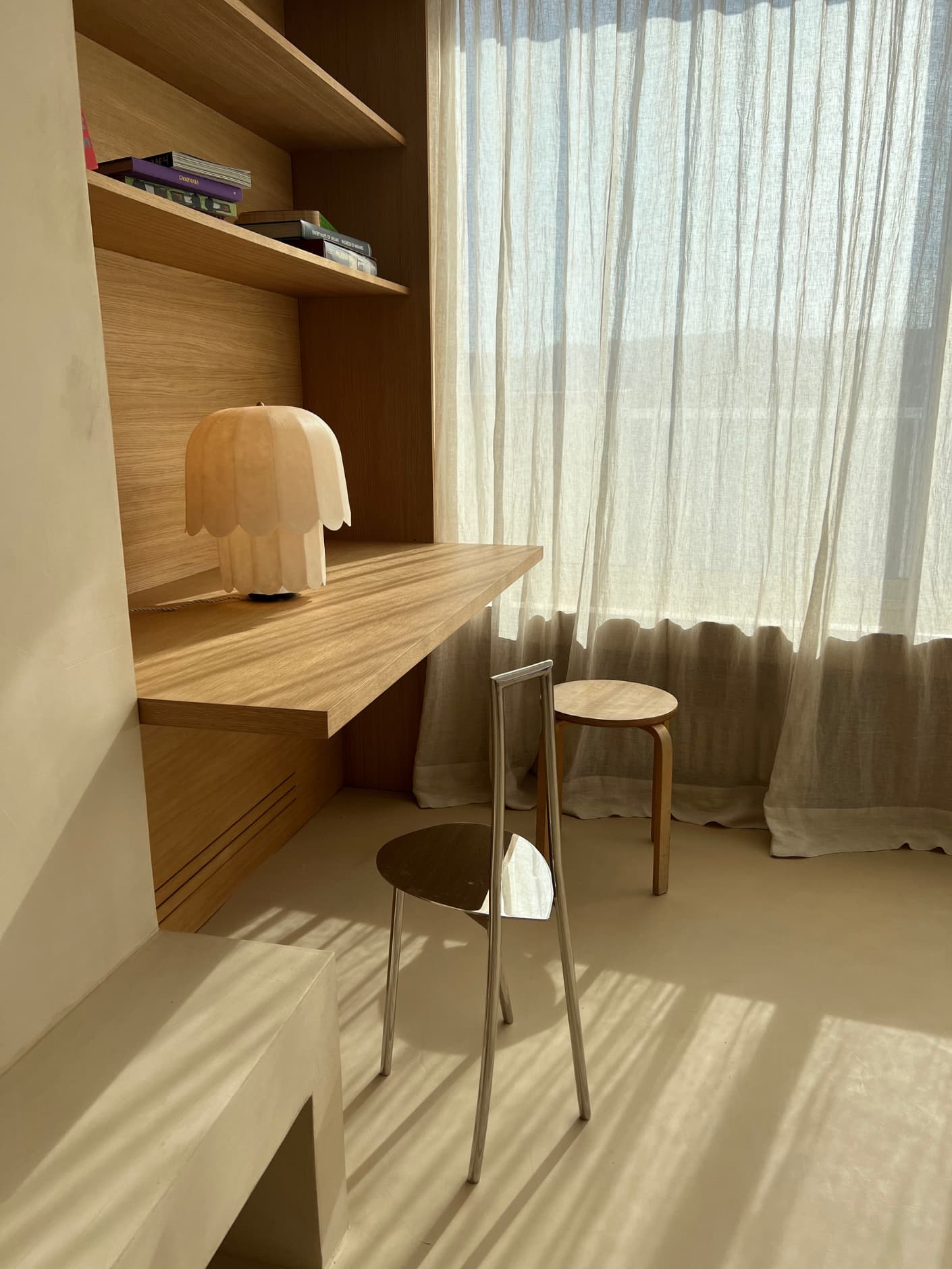 Kilzi-lighting-and-chair_Designer-Lamp-and-seating_Collectible-design_Spanish-designer_Design-Miami_Feather-Lamps_Organic-design_Brutalist-design_Contemporary-lighting_Nature-inspired-design_Design-table-Lamp__Design-Chair_Fibreglas-Japanese-Paper-Lamp_The-Feather-Table-Lamp-5