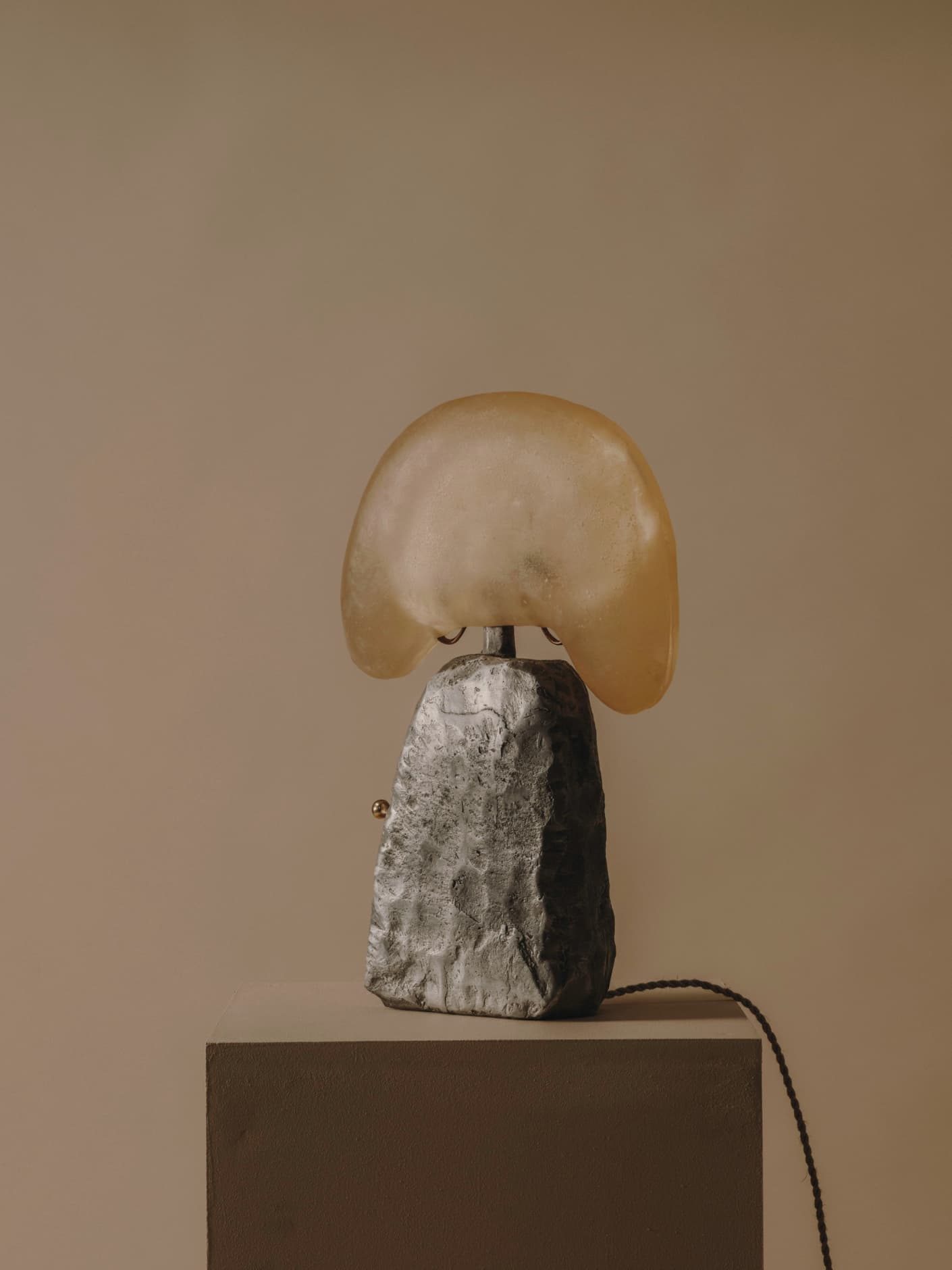 Kilzi-lighting_Designer-Lamp_Collectible-design_Spanish-designer_Design-Miami_Cashew-Lamps_Organic-design_Brutalist-design_Contemporary-lighting_Nature-inspired-design_Design-table-Lamp_artistic-Lamp_The-Cashew-Lamp
