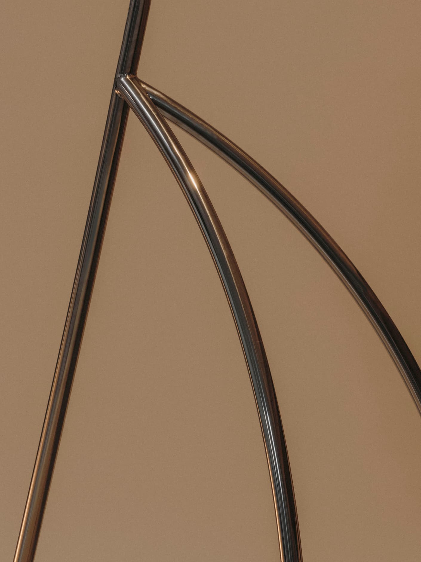 Kilzi-lighting_Designer-Lamp_Collectible-design_Spanish-designer_Design-Miami_Giraffe-Lamps_Organic-design_Brutalist-design_Contemporary-lighting_Nature-inspired-design_Design-floor-Lamp_Stainless-Steel-Lamp_The-Giraffe-Lamp_7