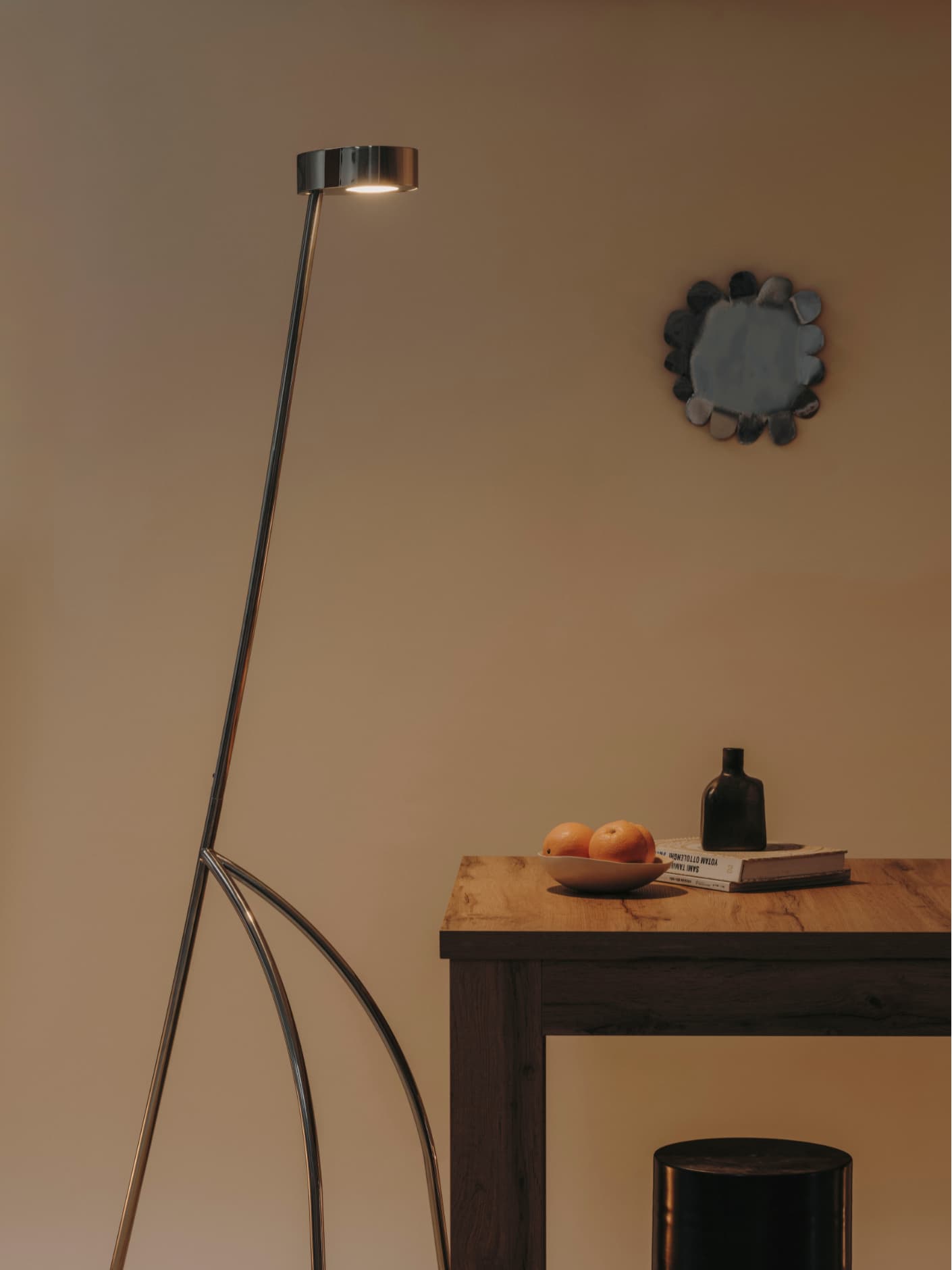 Kilzi-lighting_Designer-Lamp_Collectible-design_Spanish-designer_Design-Miami_Giraffe-Lamps_Organic-design_Brutalist-design_Contemporary-lighting_Nature-inspired-design_Design-floor-Lamp_Stainless-Steel-Lamp_The-Giraffe-Lamp_6