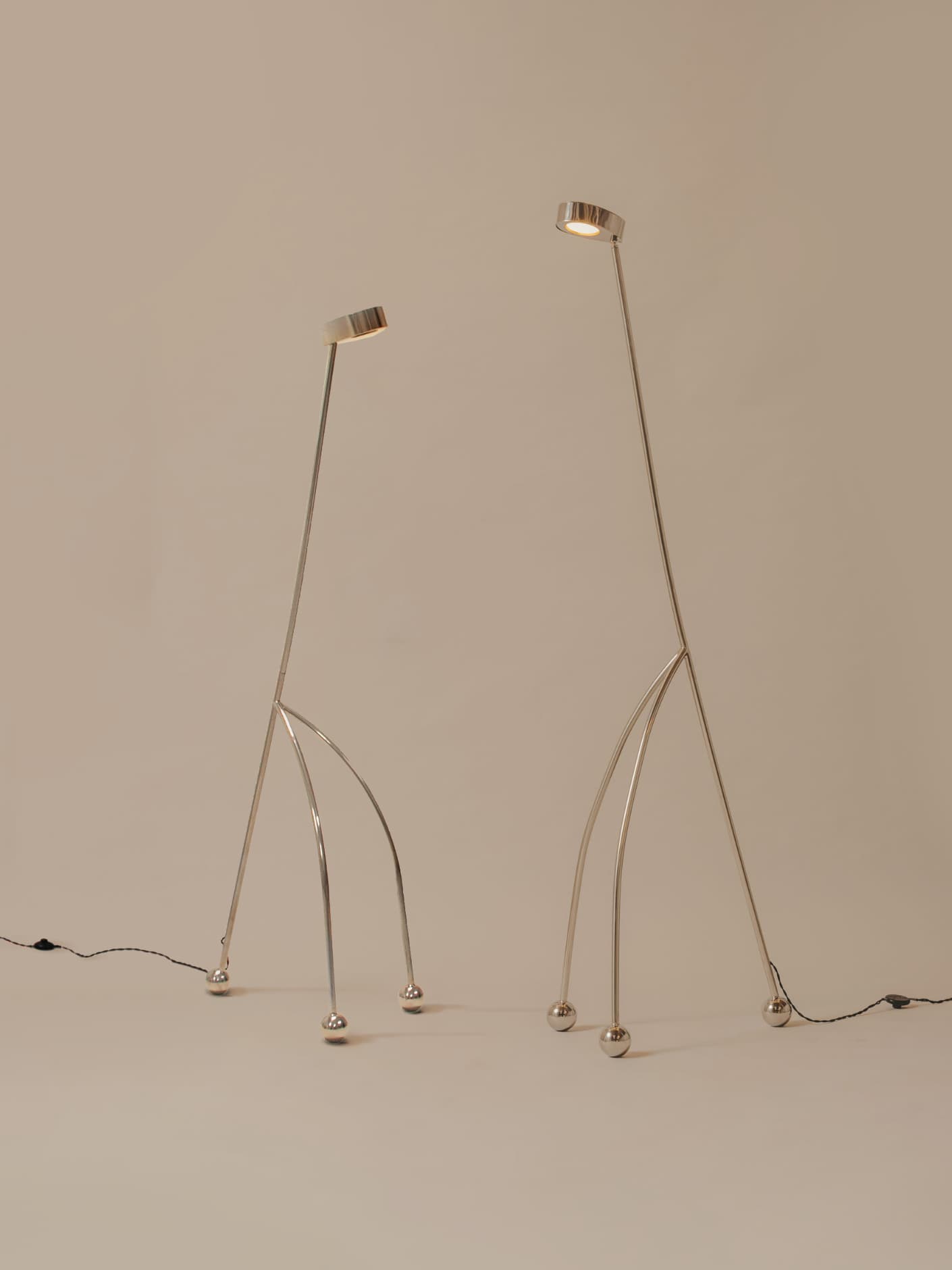 Kilzi-lighting_Designer-Lamp_Collectible-design_Spanish-designer_Design-Miami_Giraffe-Lamps_Organic-design_Brutalist-design_Contemporary-lighting_Nature-inspired-design_Design-floor-Lamp_Stainless-Steel-Lamp_The-Giraffe-Lamp_6