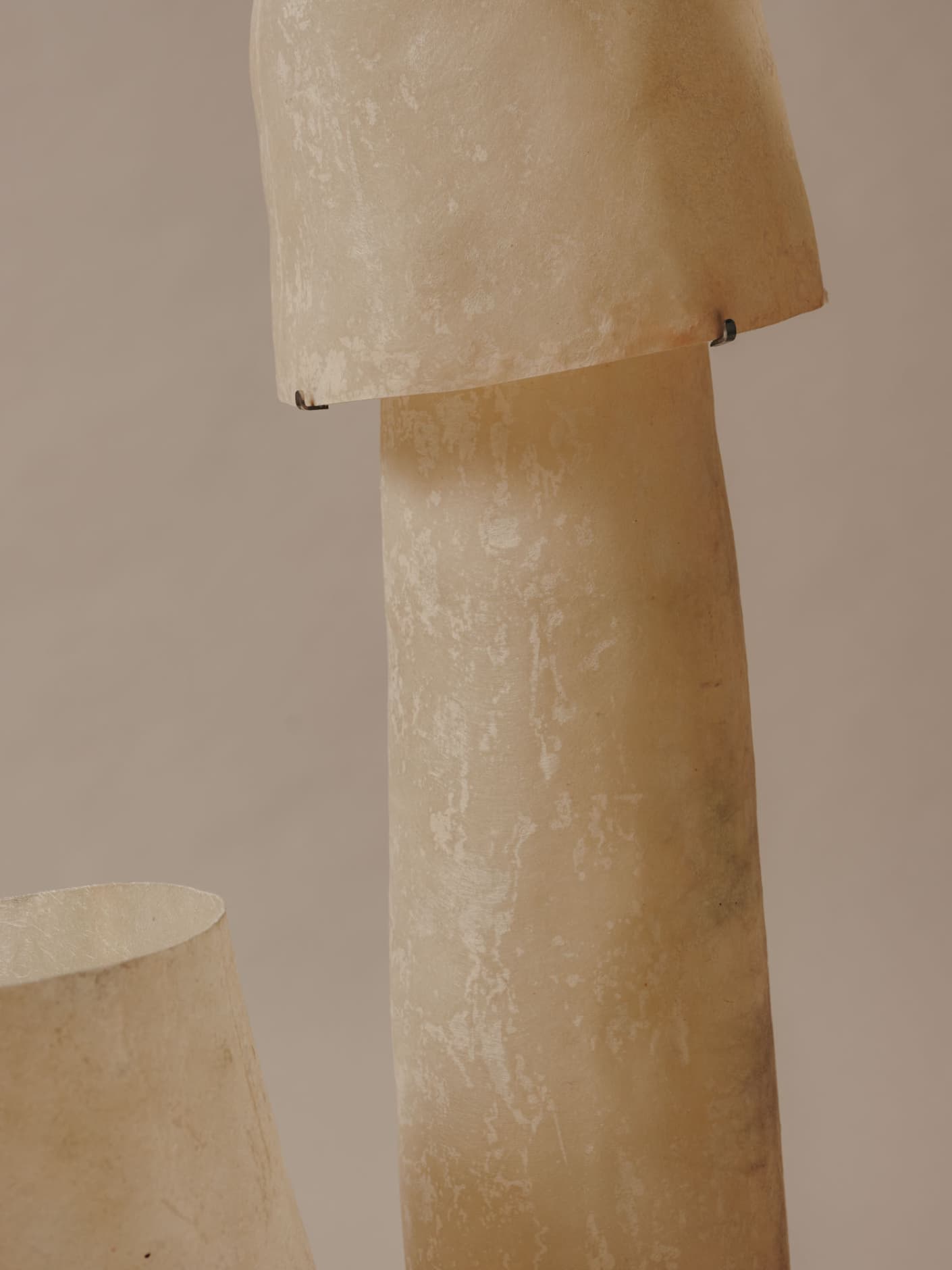 Kilzi-lighting_Designer-Lamp_Collectible-design_Spanish-designer_Design-Miami_Mush-Lamps_Organic-design_Brutalist-design_Contemporary-lighting_Nature-inspired-design_Design-floor-Lamp_Fibreglass-Lamp_The-Mush-Lamp-Tower_4