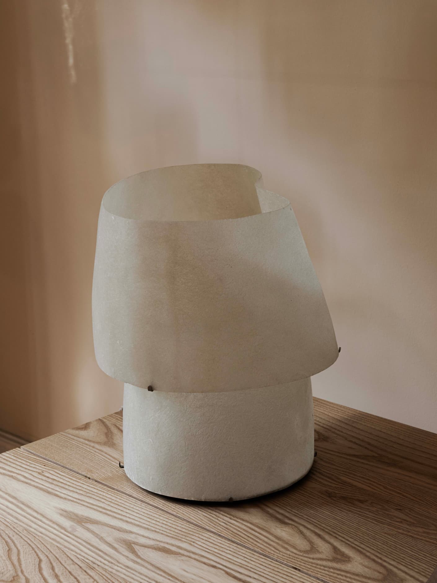 Kilzi-lighting_Designer-Lamp_Collectible-design_Spanish-designer_Design-Miami_Mush-Lamps_Organic-design_Brutalist-design_Contemporary-lighting_Nature-inspired-design_Design-table-Lamp_Fibreglass-Lamp_The-Mush-Lamp-Chub_23