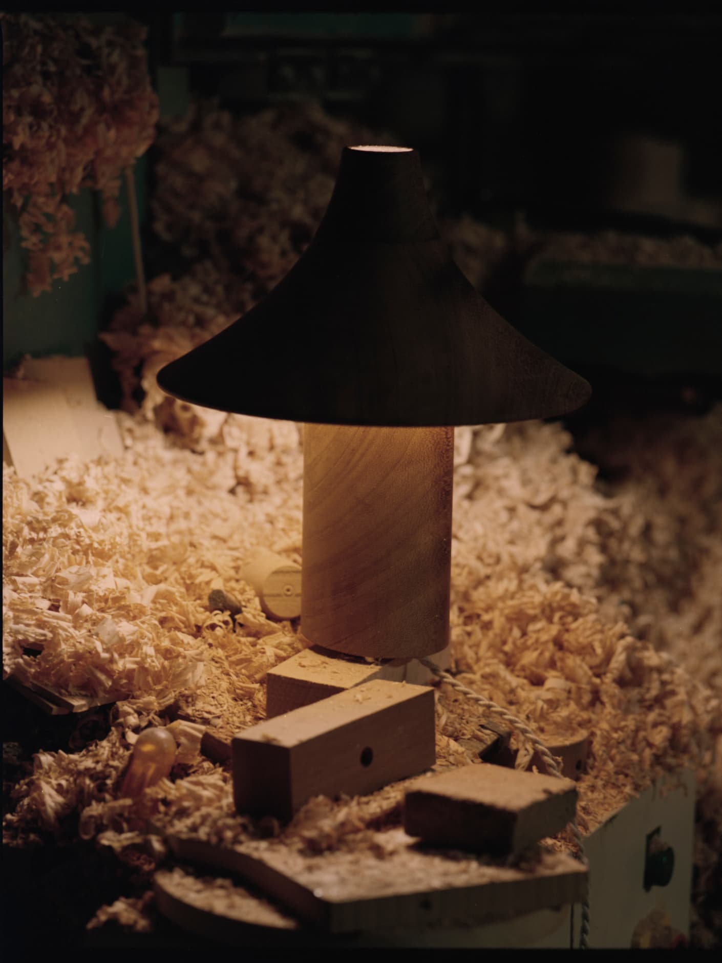 Kilzi_lighting_Designer-Lamp_Collectible-design_Spanish-designer_Design-Miami_Hat-Lamps_Organic-design_Brutalist-design_Contemporary-lighting_Nature-inspired-design_Design—Table-Lamp_Wood-Lamp_The-Hat-Lamp_4