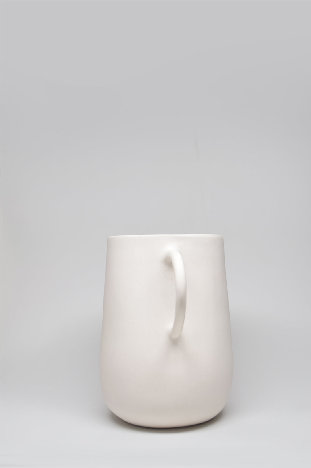 Kilzi_Designer-Object_Collectible-design_Spanish-designer_Design-Miami_Family-Jugs_Organic-design_Brutalist-design_Contemporary-object_Design-Objects_-Porcelain_THE-FAMILY-JUGS_DAD-3