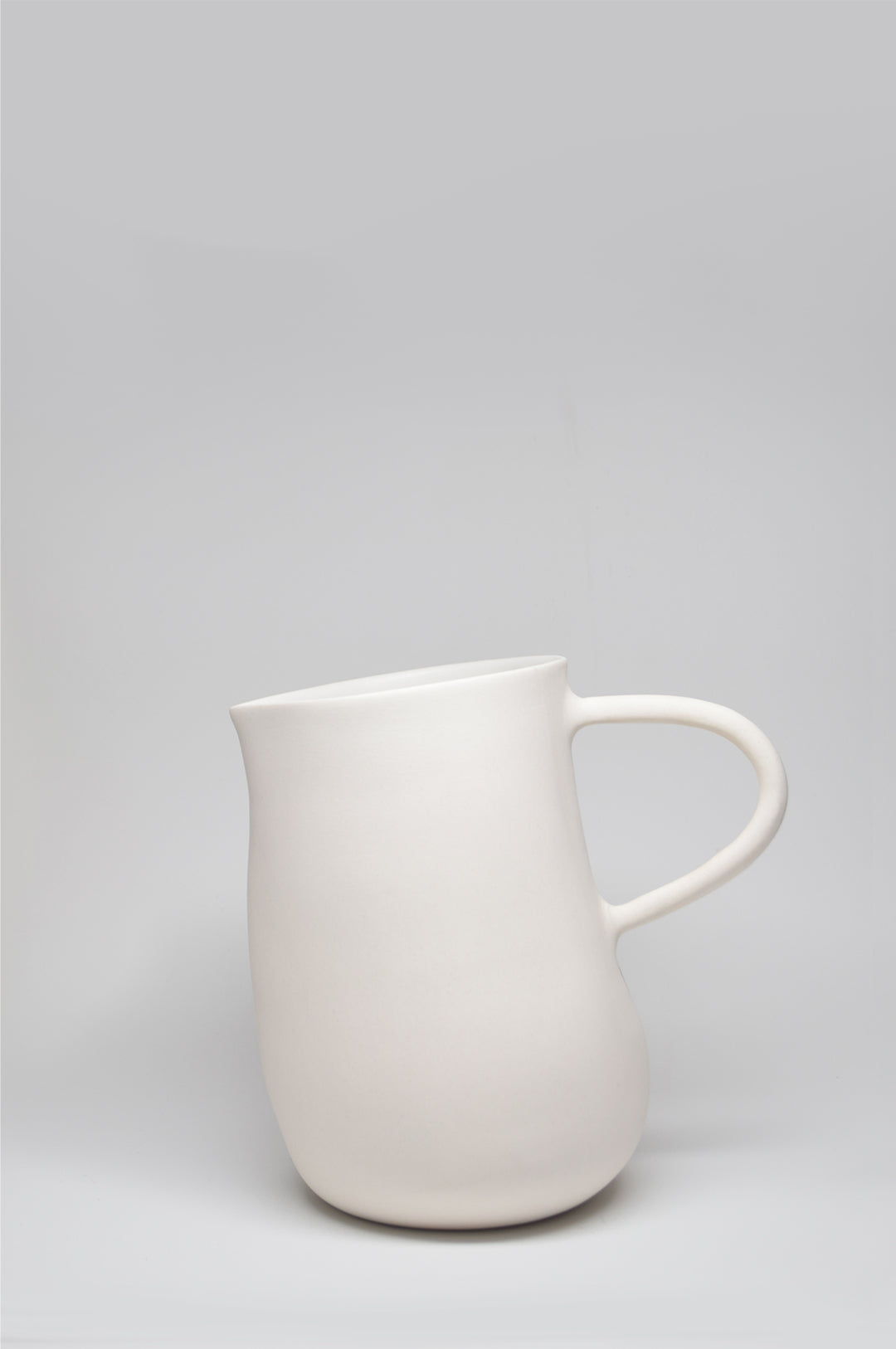 Kilzi_Designer-Object_Collectible-design_Spanish-designer_Design-Miami_Family-Jugs_Organic-design_Brutalist-design_Contemporary-object_Design-Objects_-Porcelain_THE-FAMILY-JUGS_DAD-2