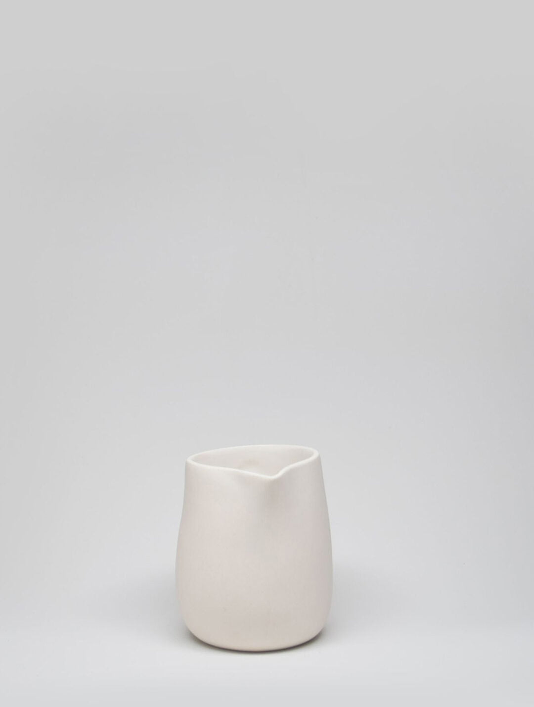 Kilzi_Designer-Object_Collectible-design_Spanish-designer_Design-Miami_Family-Jugs_Organic-design_Brutalist-design_Contemporary-object_Design-Objects_-Porcelain_THE-FAMILY-JUGS_KID-1