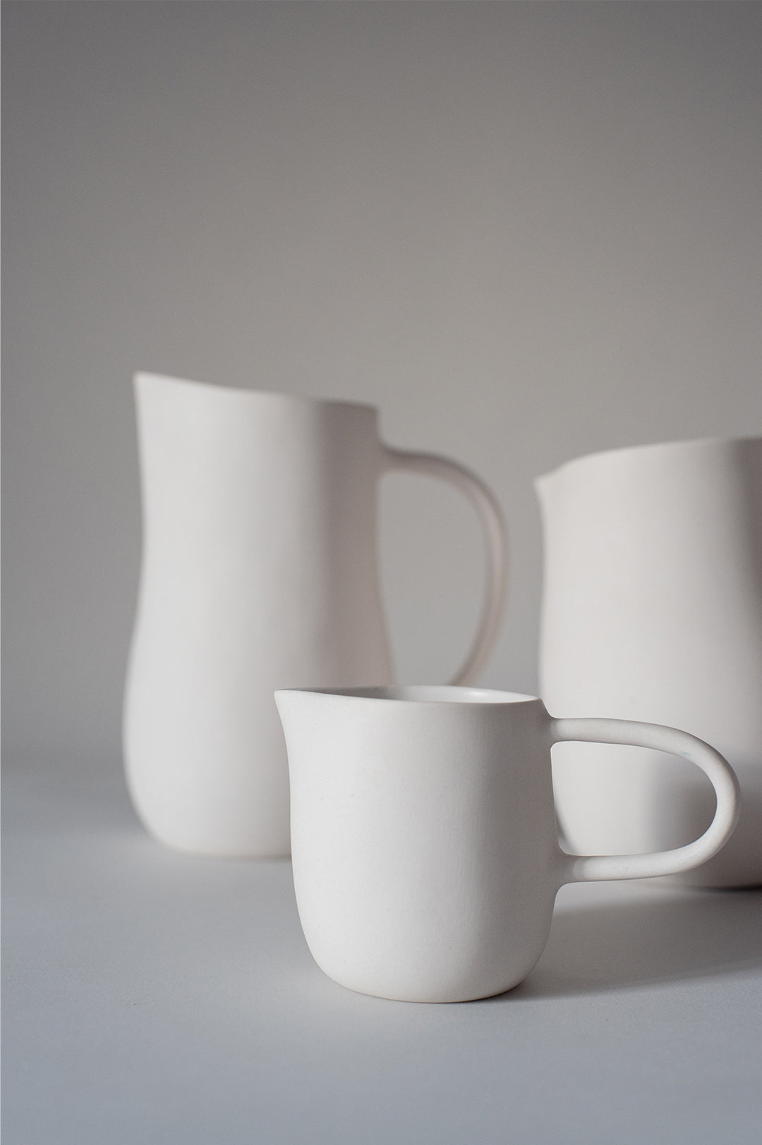 Kilzi_Designer-Object_Collectible-design_Spanish-designer_Design-Miami_Family-Jugs_Organic-design_Brutalist-design_Contemporary-object_Design-Objects_-Porcelain_THE-FAMILY-JUGS_KID-5