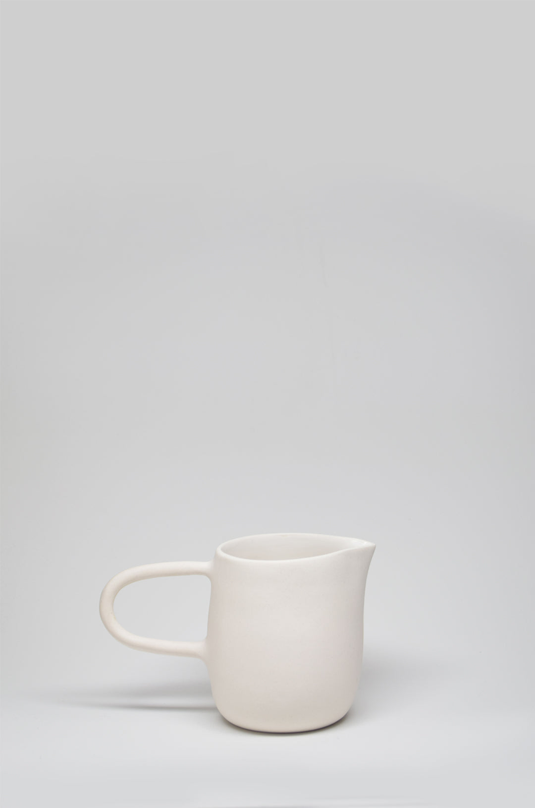 Kilzi_Designer-Object_Collectible-design_Spanish-designer_Design-Miami_Family-Jugs_Organic-design_Brutalist-design_Contemporary-object_Design-Objects_-Porcelain_THE-FAMILY-JUGS_KID-2