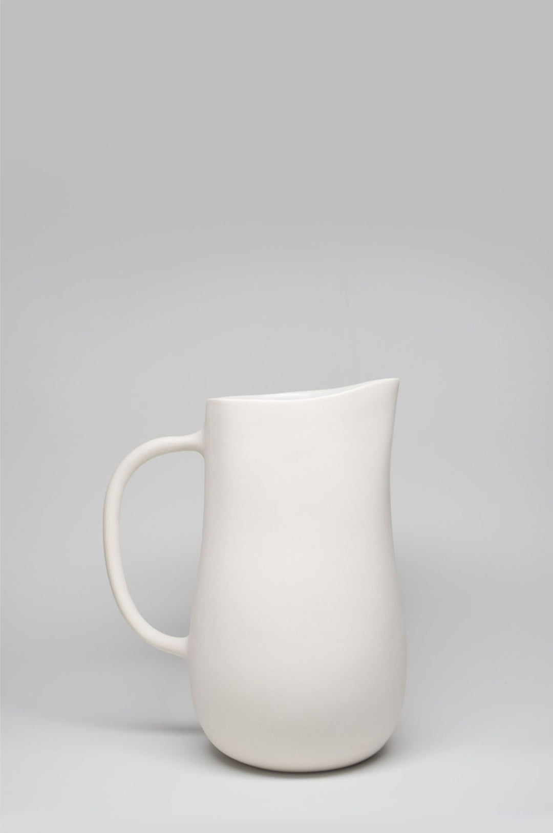 Kilzi_Designer-Object_Collectible-design_Spanish-designer_Design-Miami_Family-Jugs_Organic-design_Brutalist-design_Contemporary-object_Design-Objects_-Porcelain_THE-FAMILY-JUGS_MOM-2