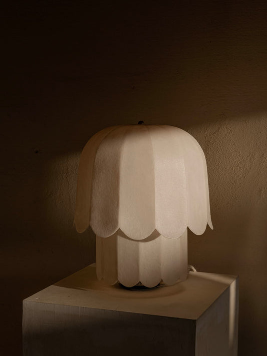 Kilzi-lighting_Designer-Lamp_Collectible-design_Spanish-designer_Design-Miami_Feather-Lamps_Organic-design_Brutalist-design_Contemporary-lighting_Nature-inspired-design_Design-table-Lamp_Fibreglas-Japanese-Paper-Lamp_The-Feather-Table-Lamp-2