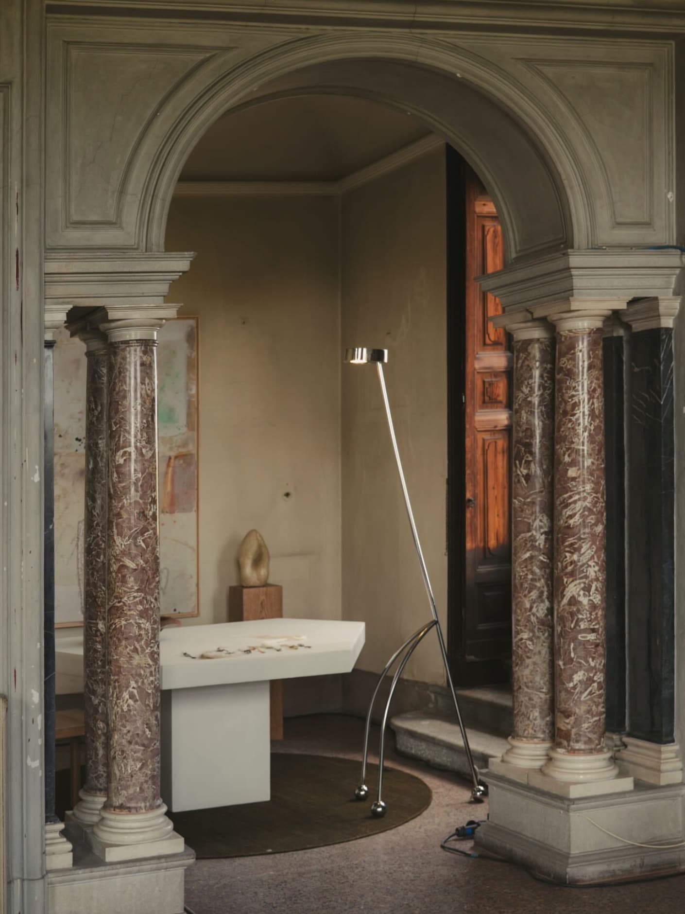 Kilzi-lighting_Designer-Lamp_Collectible-design_Spanish-designer_Design-Miami_Giraffe-Lamps_Organic-design_Brutalist-design_Contemporary-lighting_Nature-inspired-design_Design-floor-Lamp_Stainless-Steel-Lamp_The-Giraffe-Lamp_10