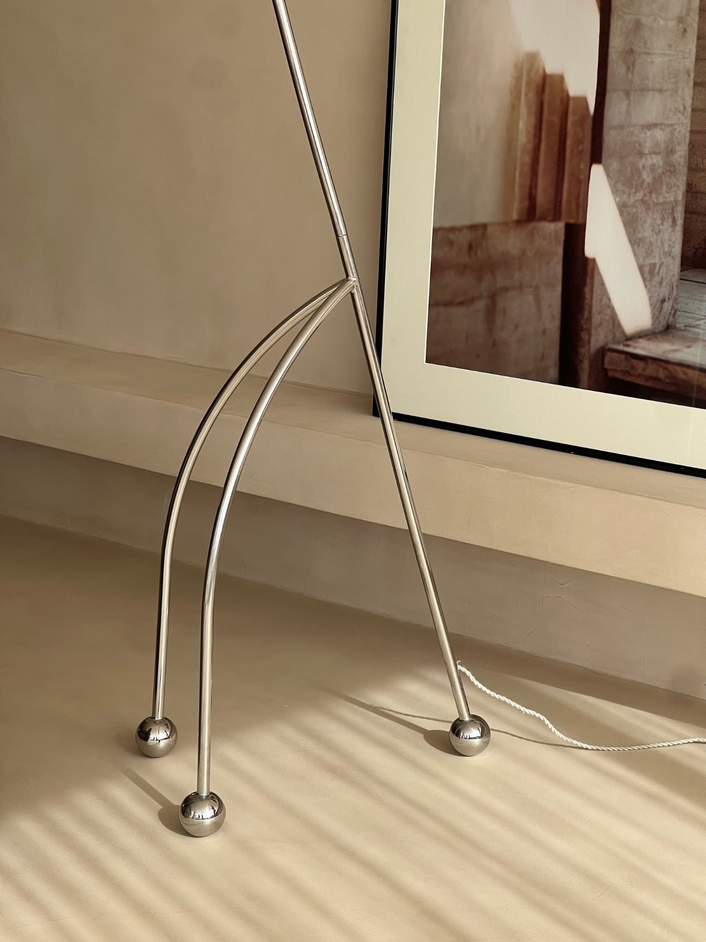 Kilzi-lighting_Designer-Lamp_Collectible-design_Spanish-designer_Design-Miami_Giraffe-Lamps_Organic-design_Brutalist-design_Contemporary-lighting_Nature-inspired-design_Design-floor-Lamp_Stainless-Steel-Lamp_The-Giraffe-Lamp_11