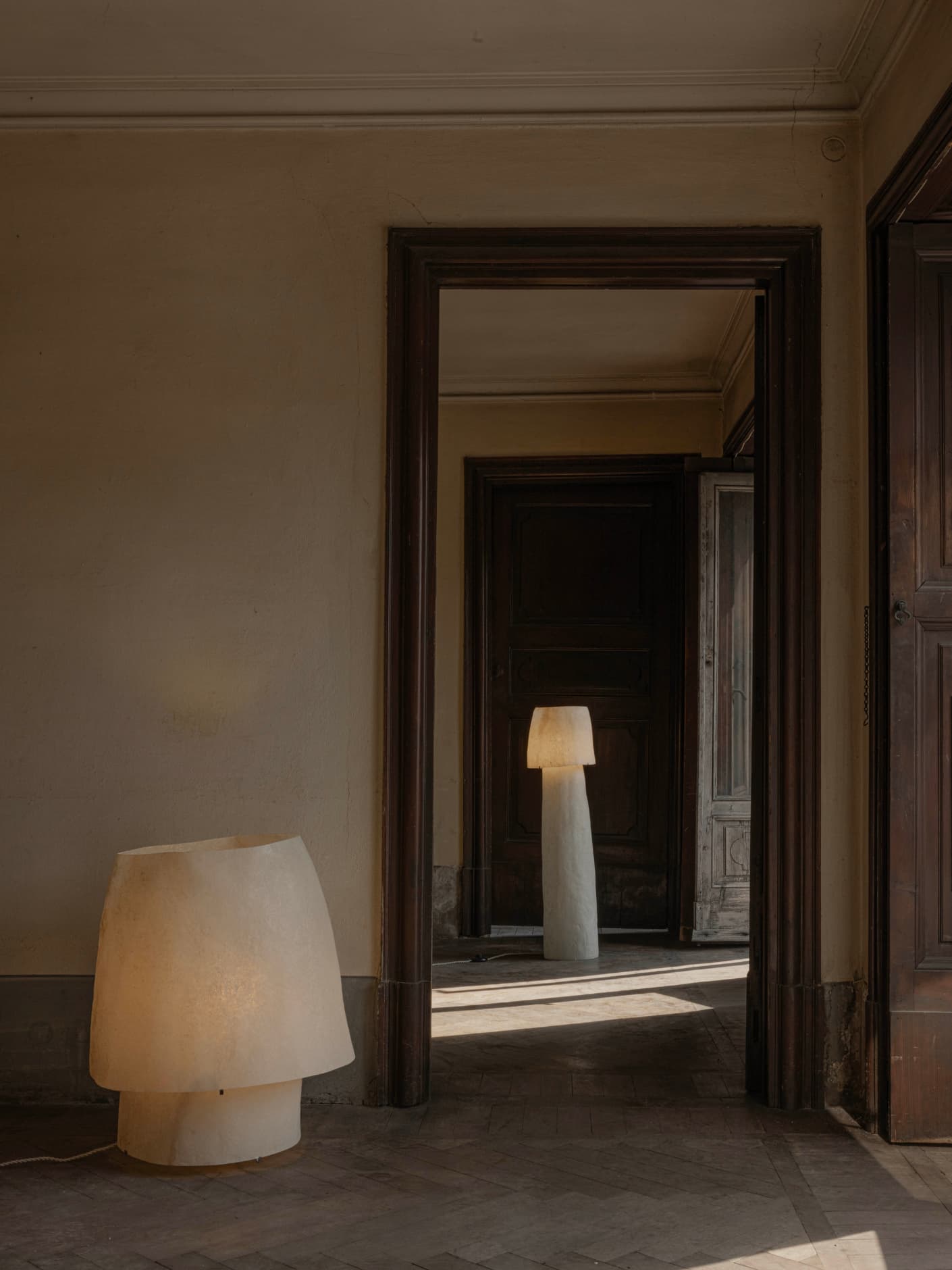 Kilzi-lighting_Designer-Lamp_Collectible-design_Spanish-designer_Design-Miami_Mush-Lamps_Organic-design_Brutalist-design_Contemporary-lighting_Nature-inspired-design_Design-floor-Lamp_Fibreglass-Lamp_The-Mush-Lamp-Tower_The-Mush-Lamp-Big