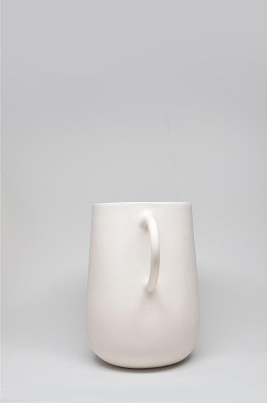 Kilzi_Designer-Object_Collectible-design_Spanish-designer_Design-Miami_Family-Jugs_Organic-design_Brutalist-design_Contemporary-object_Design-Objects_-Porcelain_THE-FAMILY-JUGS_DAD-3