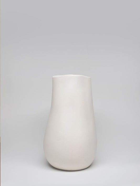 Kilzi_Designer-Object_Collectible-design_Spanish-designer_Design-Miami_Family-Jugs_Organic-design_Brutalist-design_Contemporary-object_Design-Objects_-Porcelain_THE-FAMILY-JUGS_MOM-1