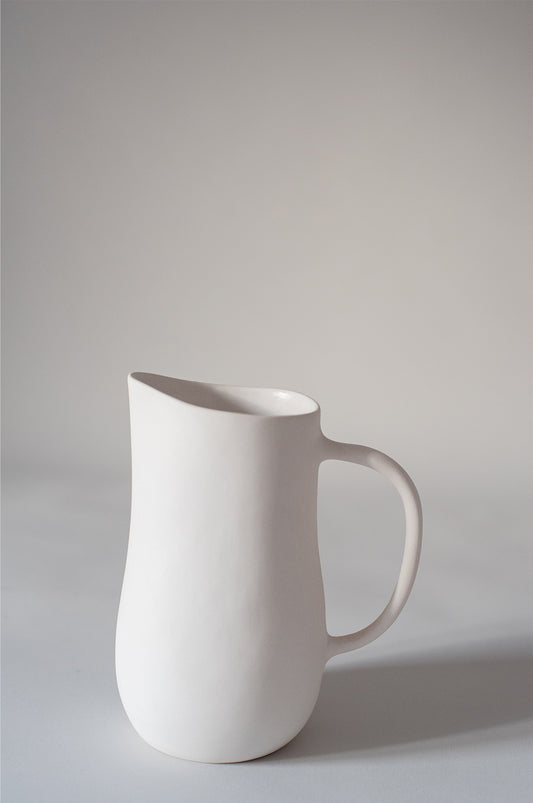 Kilzi_Designer-Object_Collectible-design_Spanish-designer_Design-Miami_Family-Jugs_Organic-design_Brutalist-design_Contemporary-object_Design-Objects_-Porcelain_THE-FAMILY-JUGS_MOM-4