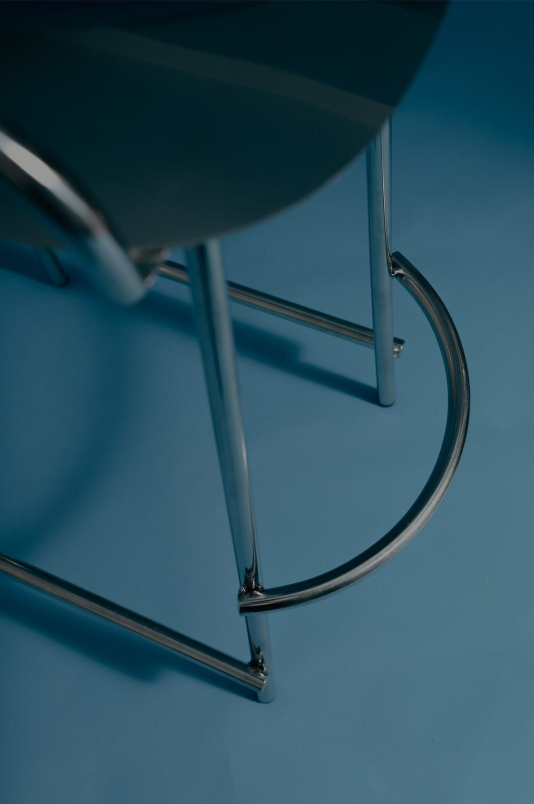Kilzi_Designer-Chair_Collectible-design_Spanish-designer_Design-Miami_Tumble-Chairs_Organic-design_Brutalist-design_Contemporary-seating_Design-Chairs_Stainless-Chair_THE-TUMBLE-CHAIR_STOOL-4